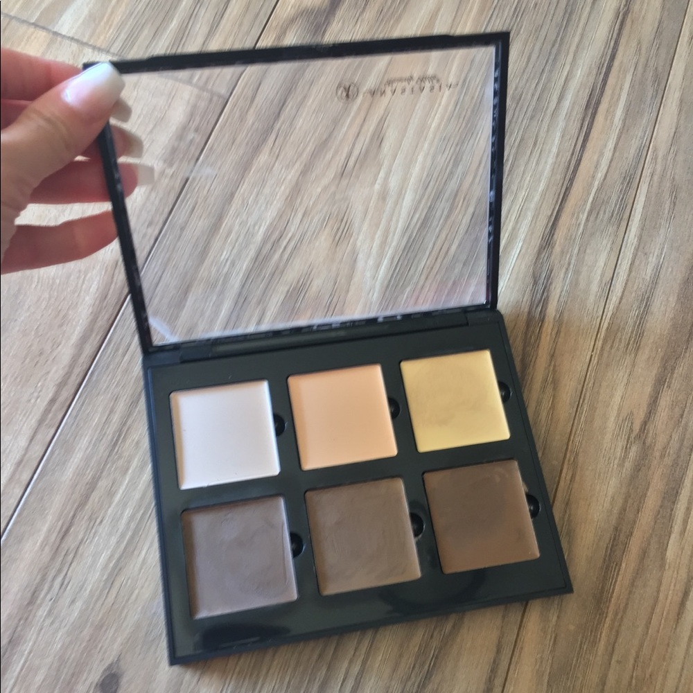 Anastasia Beverly Hills cream contour